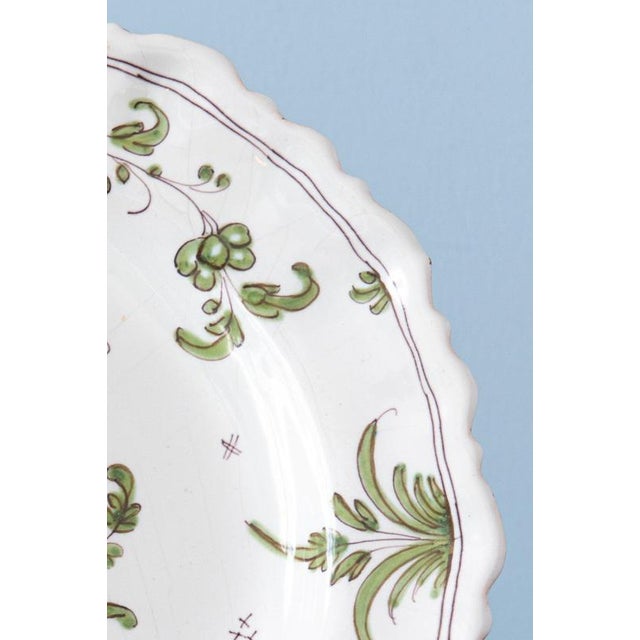 Mid-18th Century Green Plate with Figure from Bordeaux Faience For Sale - Image 3 of 7