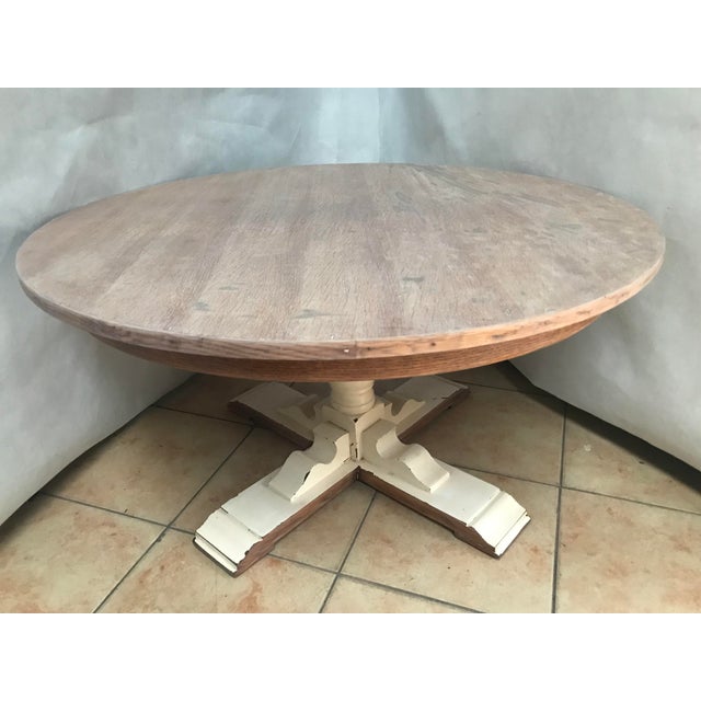 Round coffee table, 1970s Round coffee table made of wood and a board veneered with natural oak veneer. The top is painted...