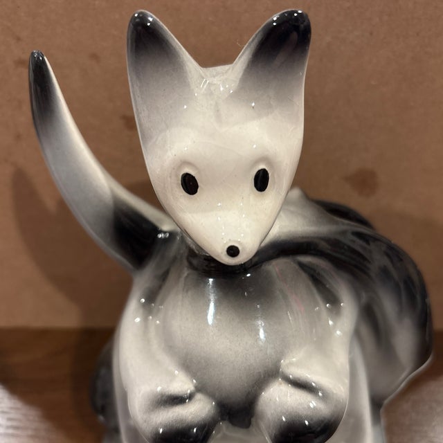 This vintage ceramic item is a dresser valet caddy featuring a boxing kangaroo design. Made in the United States in 1956,...