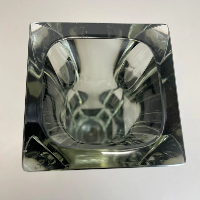 Large Mandruzzato Faceted Glass Sommerso Vase, Murano, Italy For Sale - Image 9 of 18