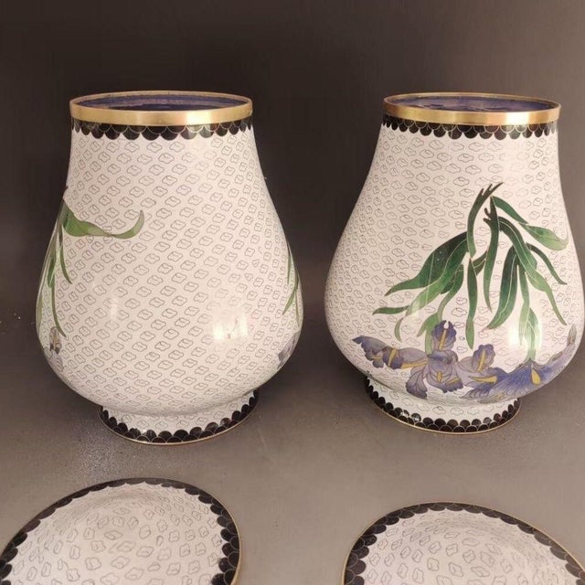 Pair of Vintage Cloisonné Enamel Iris Floral Lidded Jars / Tea Caddies For Sale In Los Angeles - Image 6 of 9