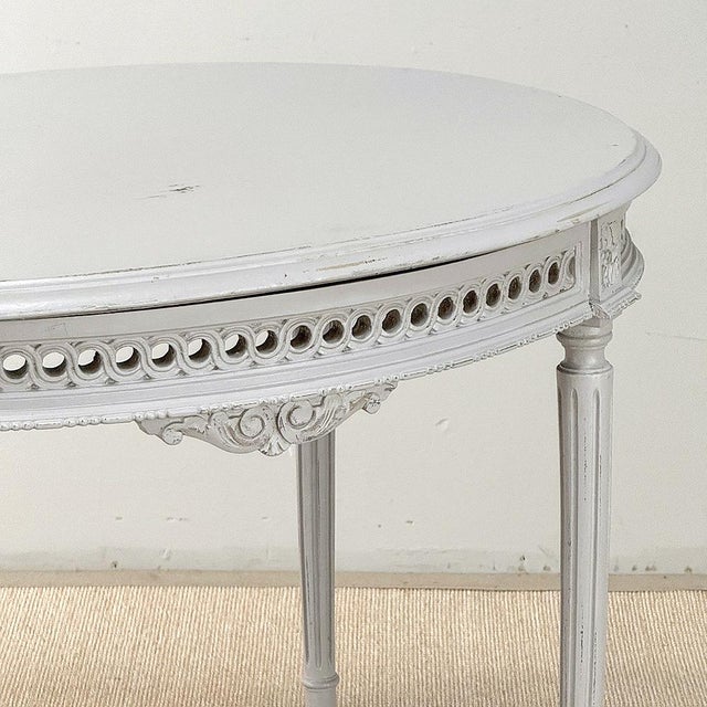 Light Gray Antique French Louis XVI Painted Oval Center Table ~ End Table For Sale - Image 8 of 18