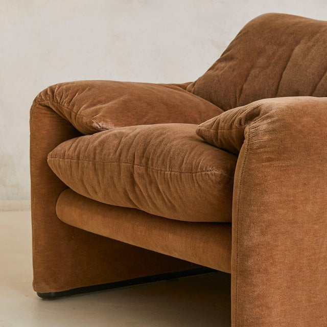 Italian Maralunga Brown Velvet Armchair by Vico Magistretti for Cassina, 1970s For Sale - Image 10 of 10