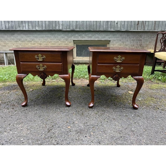 Late 20th Century Pair of Queen Anne Style 1 Drawer Side Tables/ Nightstands For Sale - Image 13 of 14
