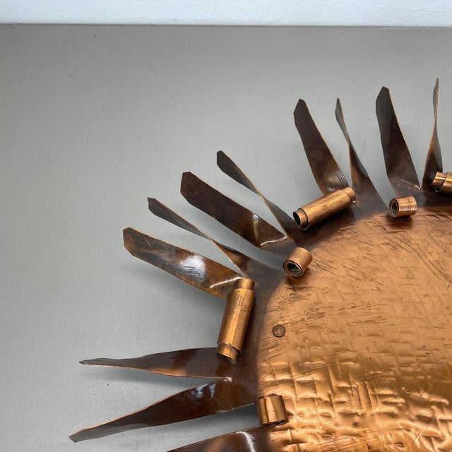 Metal Large Copper Sunburst Theatre Wall Light in the style of Stilnovo, Italy, 1950s For Sale - Image 7 of 18