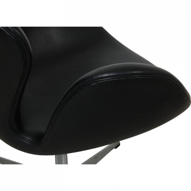 Vintage Swan Chair in Black Leather by Arne Jacobsen, 1960s For Sale - Image 9 of 18