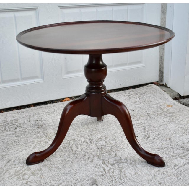 Wood WIlliamsburg Galleries Mahogany Table Vintage Petite Queen Anne Pie Crust Round For Sale - Image 7 of 13