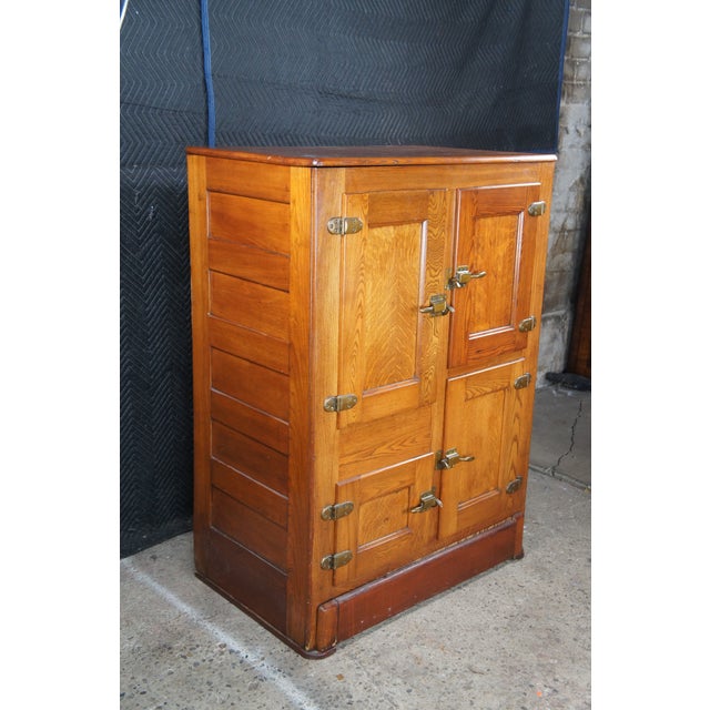 1910s Antique Quarterswan Oak Farmhouse Kitchen Ice Box Refrigerator Bar Cabinet For Sale - Image 4 of 16