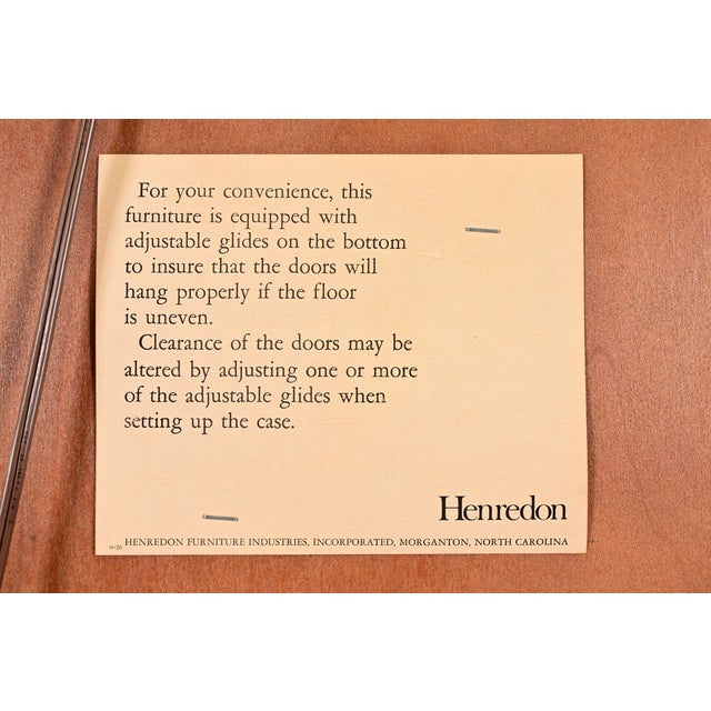 1980s Henredon French Provincial Louis XV Carved Walnut Bombe Form Lighted Bar Cabinet For Sale - Image 16 of 17