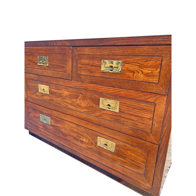 Vintage Henredon Pair Dressers Chest of Drawers Set in Campaign Style For Sale In New York - Image 6 of 10