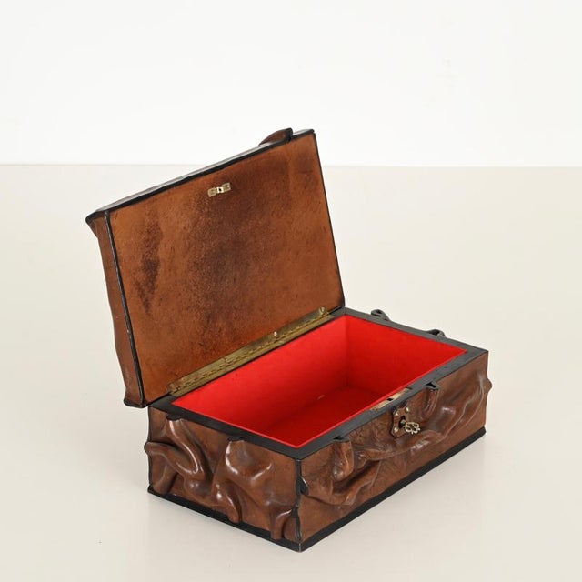 Large Draped Leather and Brass Decorative Box in the style of Adnet, Italy, 1960s For Sale - Image 4 of 18