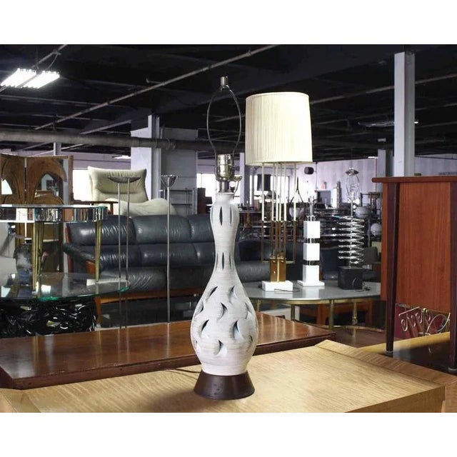 Mid 20th Century Vintage Mid Century Vase Shape Art Pottery Table Lamp For Sale - Image 5 of 8