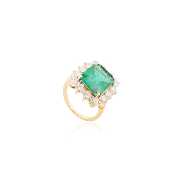 Art Deco Zambian Emerald Halo Diamond Statement Ring in 18k Solid Gold Size 6.5 For Sale - Image 3 of 12