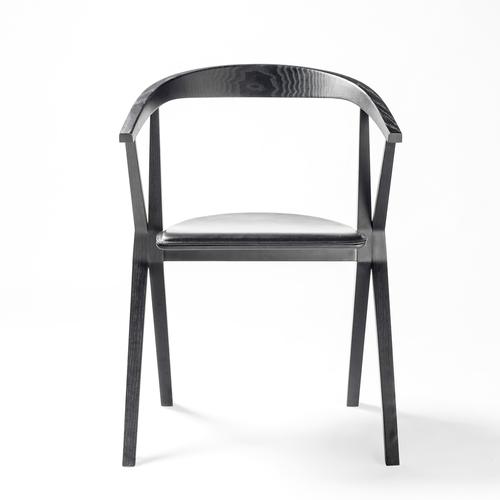 This chair won the ADI-FAD Delta Silver Award in 2011. In its singularity, complex engineering is hidden. The very fact...