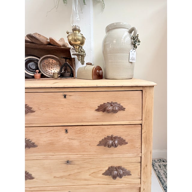 Mid 19th Century Scrubbed Pine Chest of Drawers For Sale In Providence - Image 6 of 13