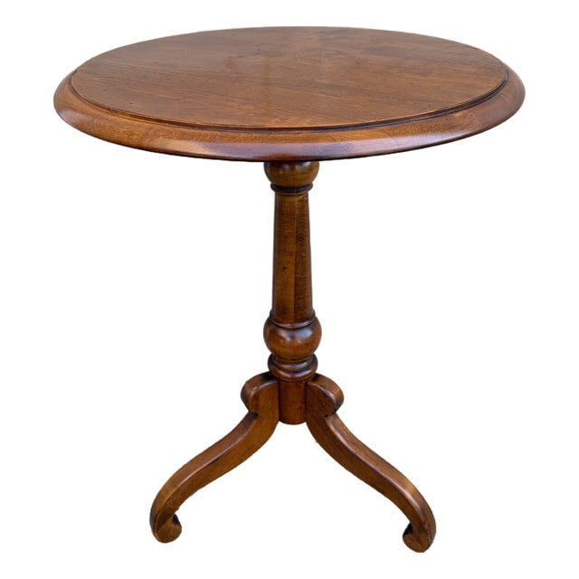Late 20th Century Ethan Allen American Colonial Cherry Wood Side Table For Sale