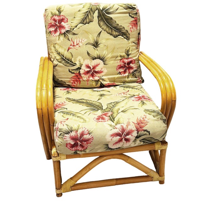 This beautifully restored three-strand "1949er" rattan living-room lounge chair by Heywood Wakefield features decorative...