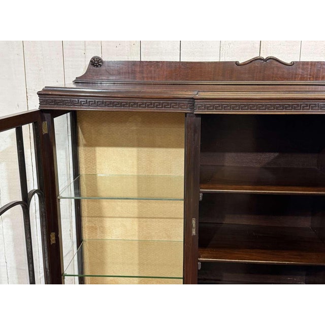 Chippendale Style Mahogany 3-Door Display Cabinet, Early 20th Century For Sale - Image 18 of 18