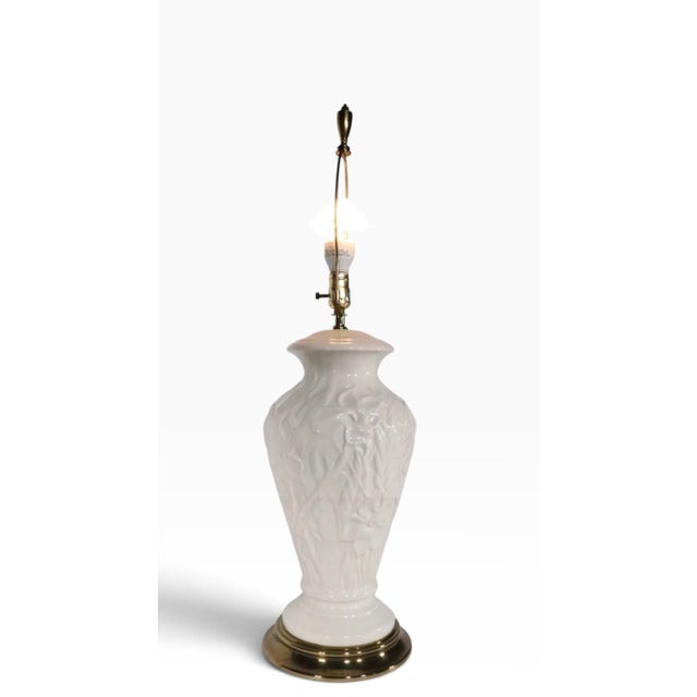 Late 20th Century Late 20th Century Decorative White Ceramic Raised Foliate Design Table Lamp For Sale - Image 5 of 18