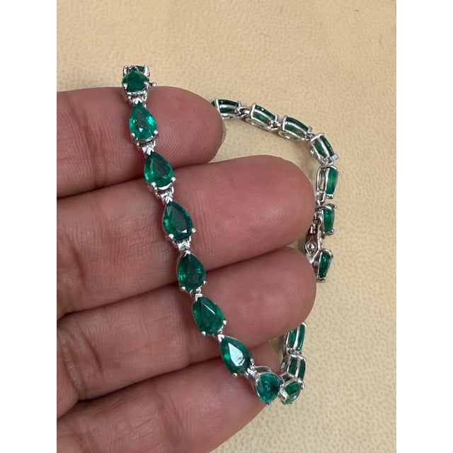 Modern 12 Ct Natural Pear Shape Emerald Cocktail Tennis Bracelet 14 Kt White Gold 7" For Sale - Image 3 of 8