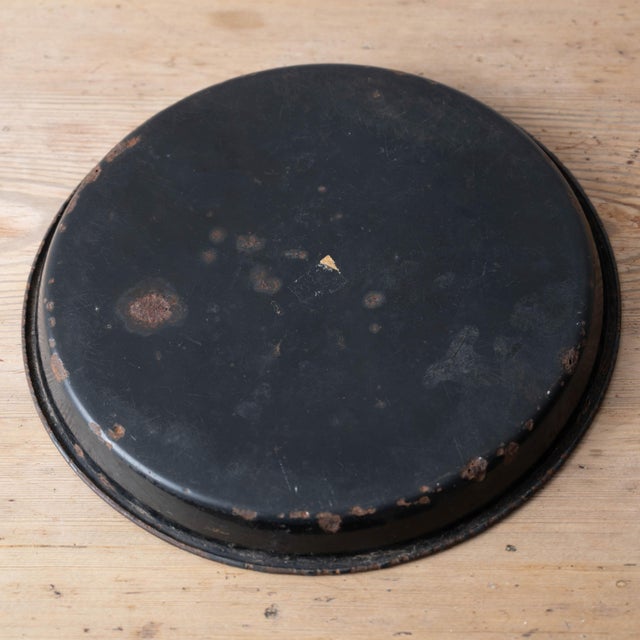 Dow Old Stock Ale Porcelain Beer Tray, Montreal Canada, c.1940 For Sale In Savannah - Image 6 of 6