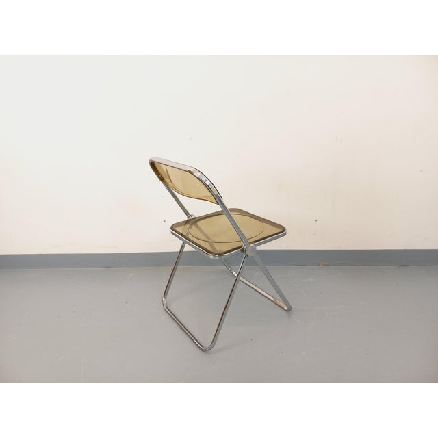 Giancarlo Piretti Vintage Plia Folding Chair in Chrome and Smoked Acrylic Glass by Giancarlo Piretti for Castelli, 1970s For Sale - Image 4 of 15