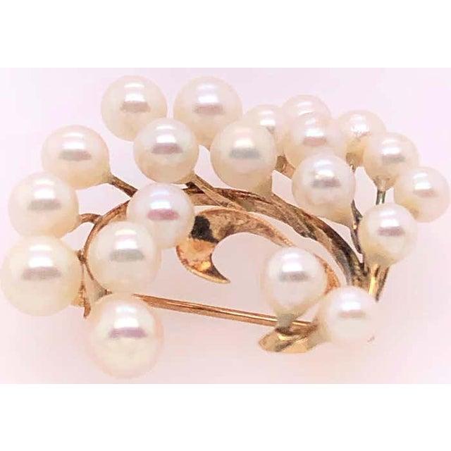 Modern 14 Karat Yellow Gold Freeform Brooch With Twenty Cultured Pearls For Sale - Image 3 of 8