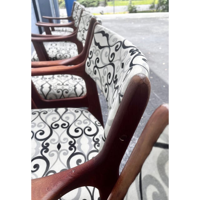 Mid Century Scandinavian Modern Dining Chairs With Four Armchairs and Two Side Chairs | by Scandinavian Woodworks For Sale In Tampa - Image 6 of 18