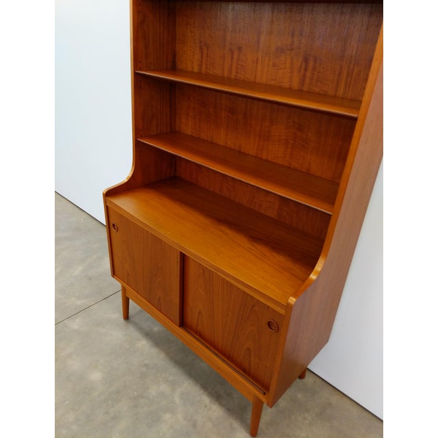 Vintage Danish Modern Teak Bookshelf / Cabinet For Sale - Image 4 of 12