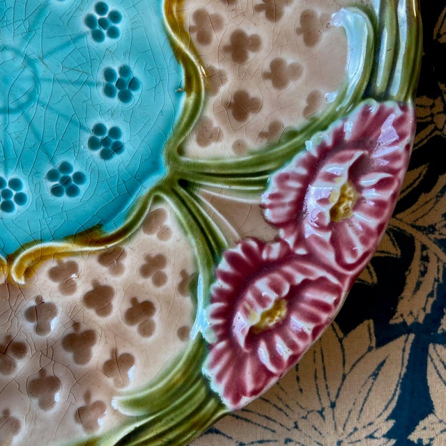 French Majolica Dahlia Plate, 19th Century For Sale - Image 3 of 9