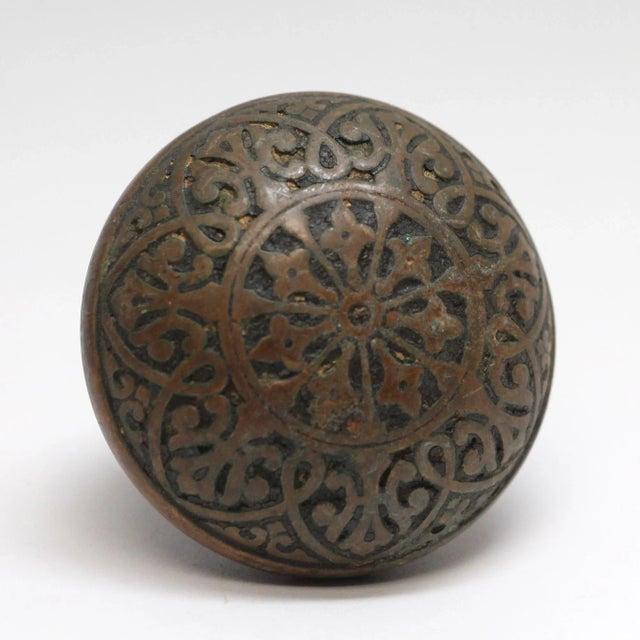 This radial Classic style bronze passage door knob was made by Hopkins & Dickinson in the 1879 catalog. It is part of the...