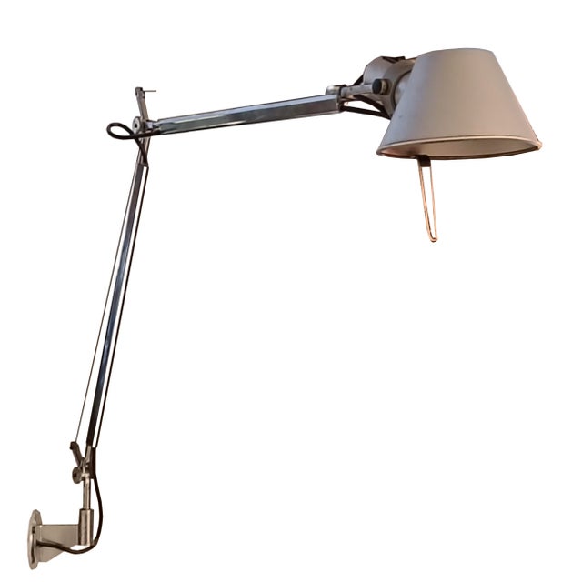 Designed by Giancarlo Fassina and Michele de Lucchi, Tolomeo Braccio is a timeless wall lamp from the Italian manufacturer...