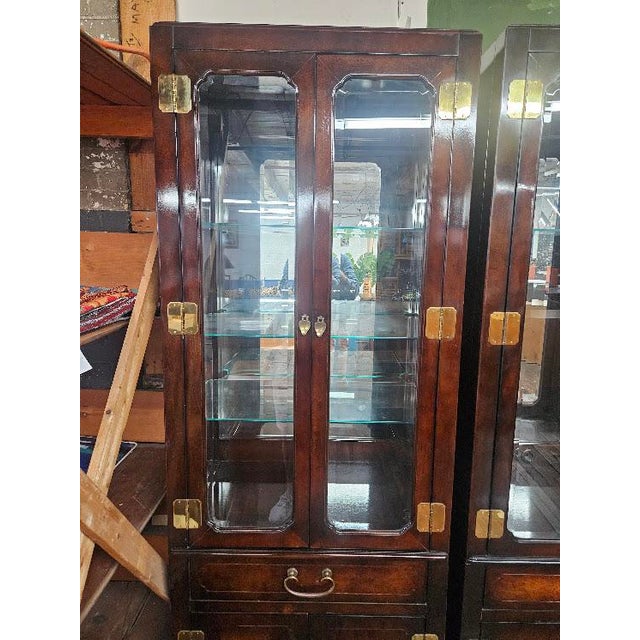 Wood Vintage American of Martinsville Chinoiserie Asian-Style Curio Display Cabinet For Sale - Image 7 of 10