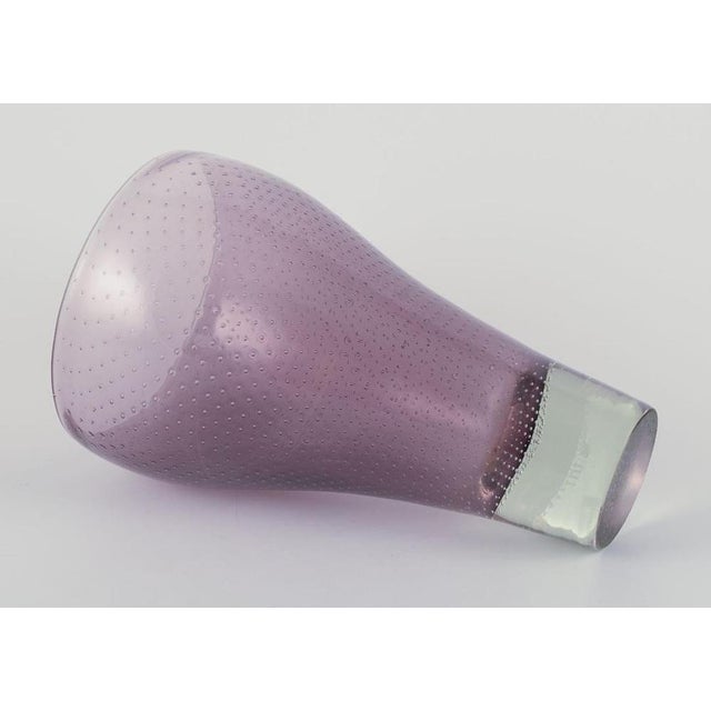 Modernist Finnish Art Glass Vase by Gunnel Nyman for Nuutajärvi Notsjö, 1956 For Sale - Image 4 of 8