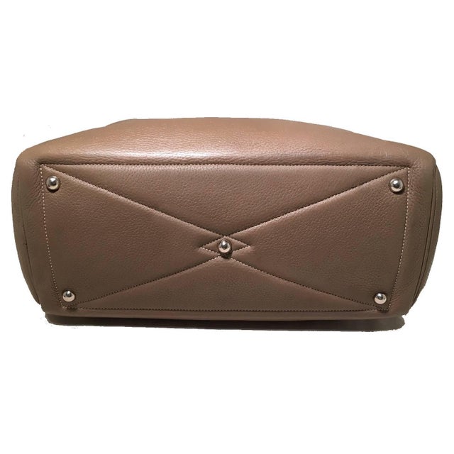 Hermès Hermes Grey Clemence Leather Victoria II 35 For Sale - Image 4 of 10