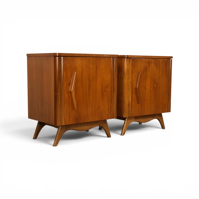 This 1960s pair of Young Manufacturing nightstands shows the maker's sculptural approach to American mid century modern...