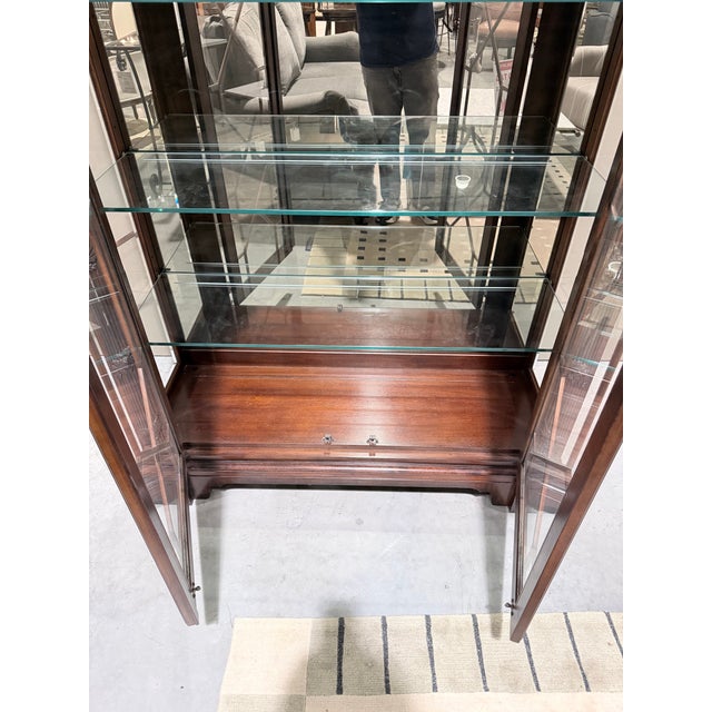 Wood Late 20th Century Henredon Georgian Style Mahogany Display Curio Cabinet For Sale - Image 7 of 12