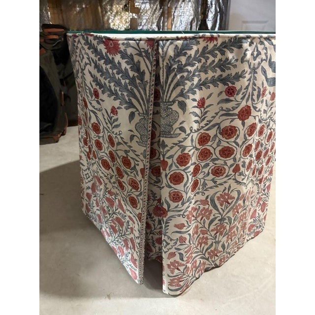 Oscar de la Renta Skirted Table With Lee Jofa Sameera Fabric by Oscar De La Renta For Sale - Image 4 of 8