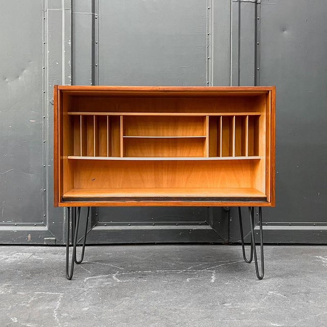 Chest of drawers style: mid-century · 1960s manufacturer: veb (k) möbelfabrik · bad langensalza material: mahogany veneer...