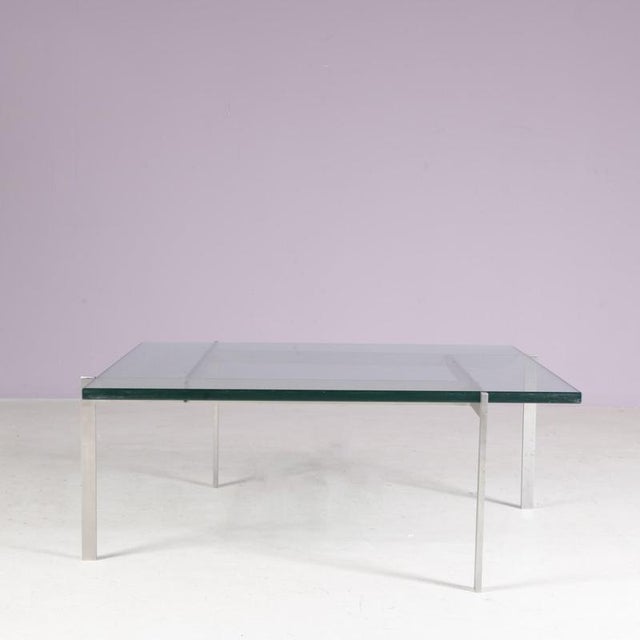 This 1970s coffee table is designed in the style of Poul Kjærholm's iconic PK61 model. Characterised by its minimalist...