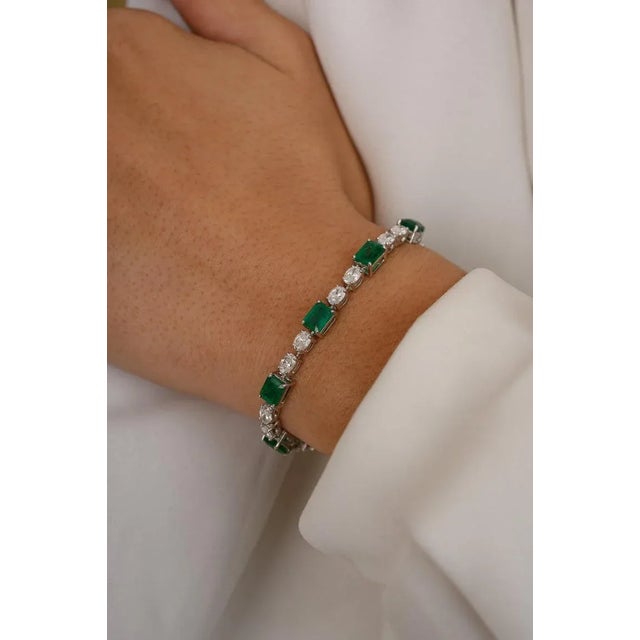 Modernist Emerald Diamond 18k Solid Gold Tennis Bracelet For Sale - Image 4 of 8