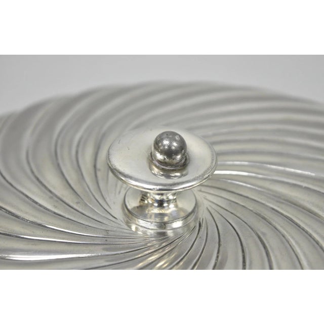 Late 19th Century Antique Victorian Meriden B Co Spiral Swirl Silver Plated Covered Serving Dish Tureen - a Pair For Sale - Image 5 of 18