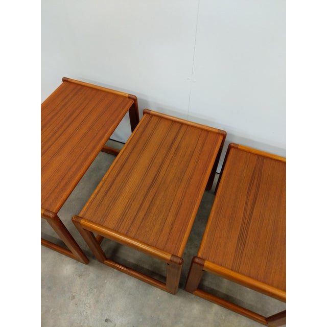 Set of Vintage Mid Century Modern Teak Nesting Tables by O'Donnell For Sale In New York - Image 6 of 9