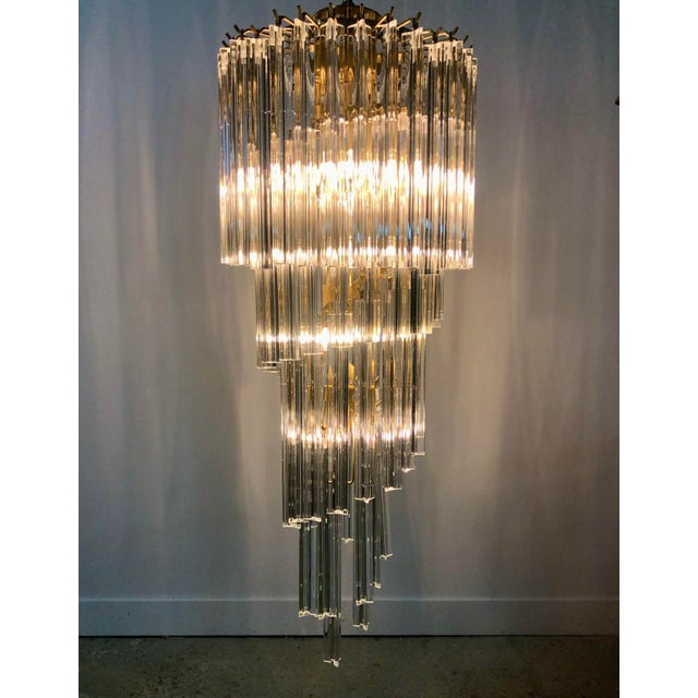 Large cascade chandelier with glass crystals prisms of Paolo Venini style with its structure in gilded brass, 7 lamps, the...