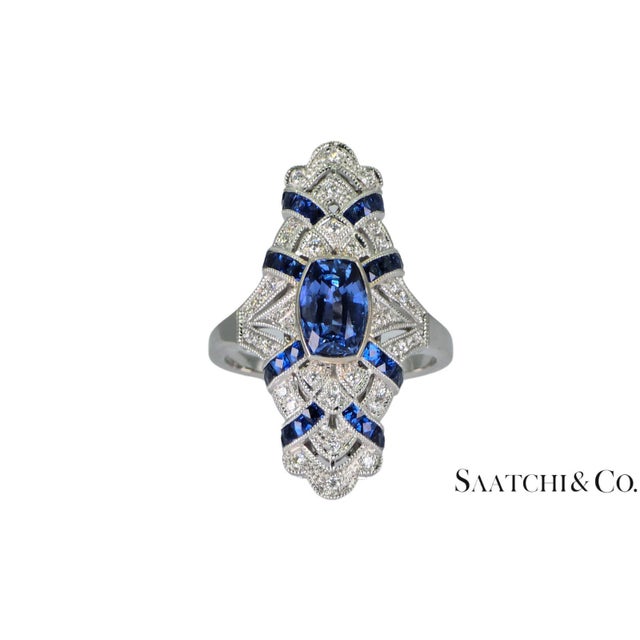 Early 21st Century Stunning 18k (750) White Gold - Natural VVS Diamond & Blue Sapphire: Ring For Sale - Image 5 of 10