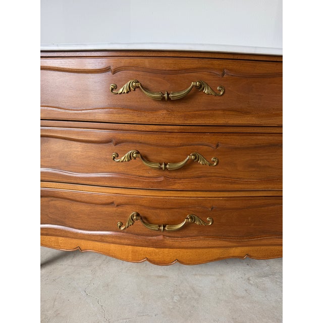1960s Vintage French Provincial Louis XV Style Walnut & White Marble Top Three-Drawer Commode For Sale - Image 10 of 16