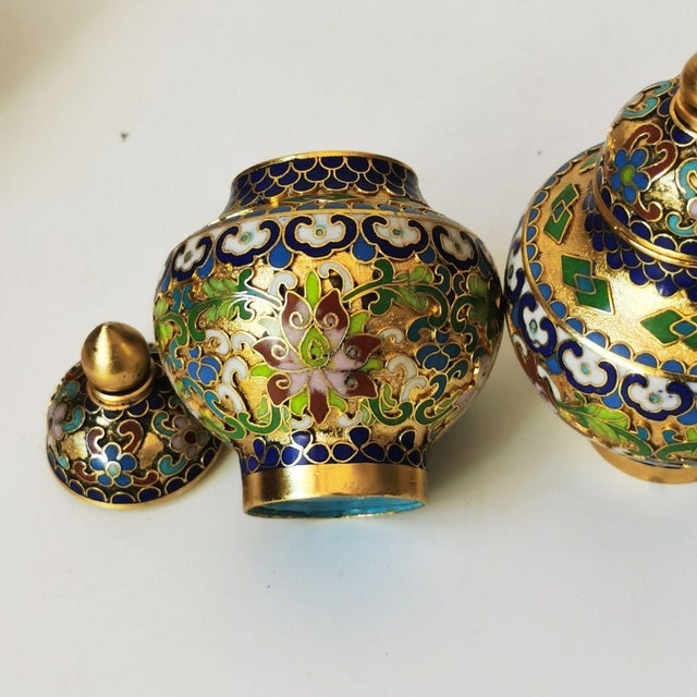 Late 20th Century Pair of Vintage Cloisonné Enamel Lidded Jars – Gold Ground, Floral Motif For Sale - Image 5 of 6