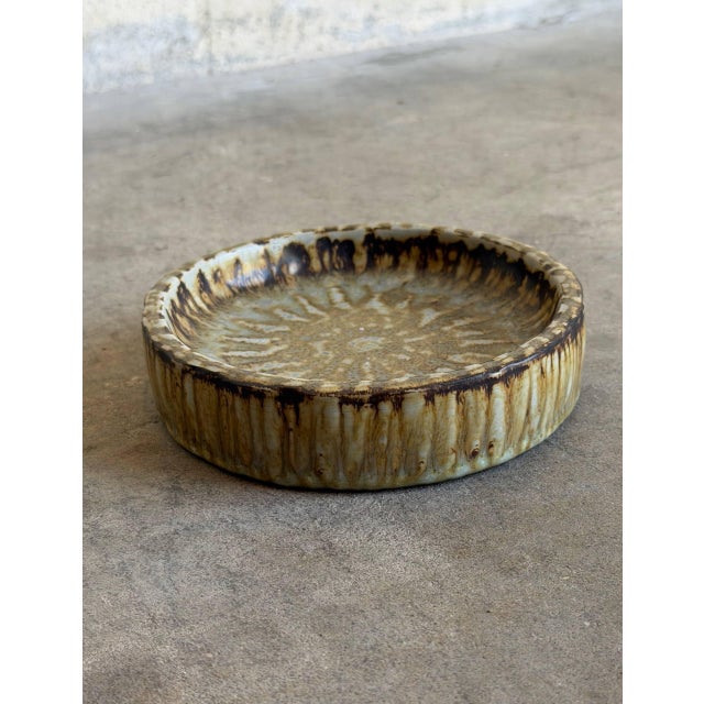 Vintage 1960s Mid-Century Modern small ceramic plate features an exquisite, earthy abstract design crafted by the renowned...