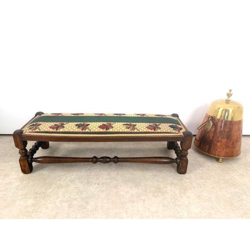 Victorian English Fireside Bench in Oak, England, 1890 For Sale - Image 10 of 11
