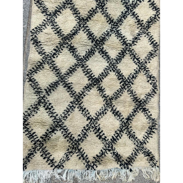 Mid-Century Moroccan Berber Beni Ouarain Rug, 1940s For Sale - Image 4 of 13